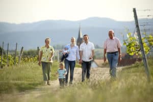 Familien Langenwalter i vinmarken til deres Riesling Trocken vom Löss fra 2023